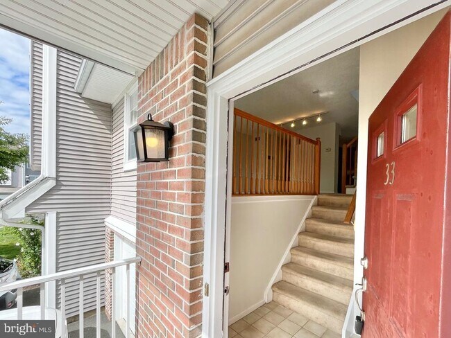 Building Photo - 33 Ketley Pl