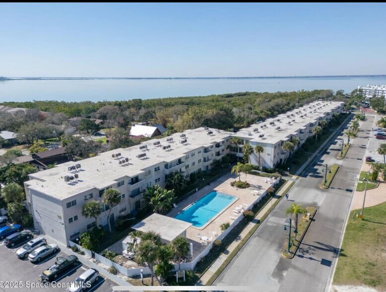 Building Photo - 223 Columbia Dr