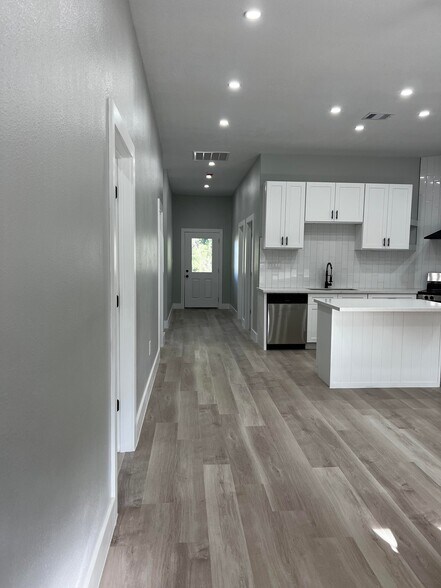 Building Photo - 982 Dundee Dr