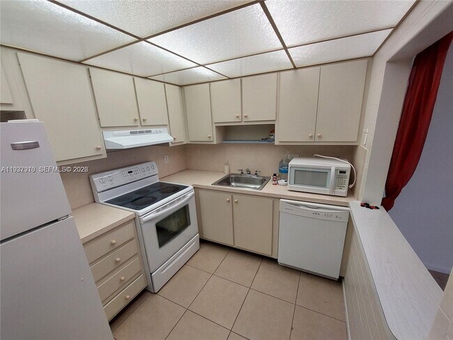 Building Photo - 253 S Cypress Rd