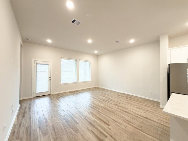 Building Photo - 42504 Rustico Rd