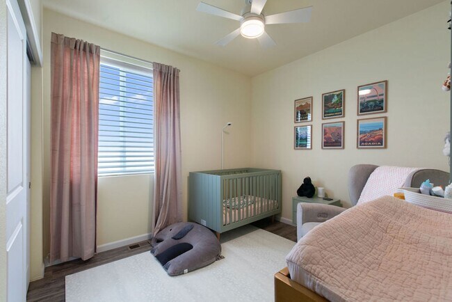 Building Photo - 4 Bedroom, 2 bath in Fort Collins - Backs ...
