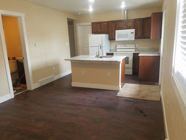 Building Photo - 32 N 9th Ave