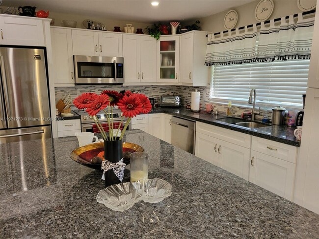 Building Photo - 1020 NW 88th Ave