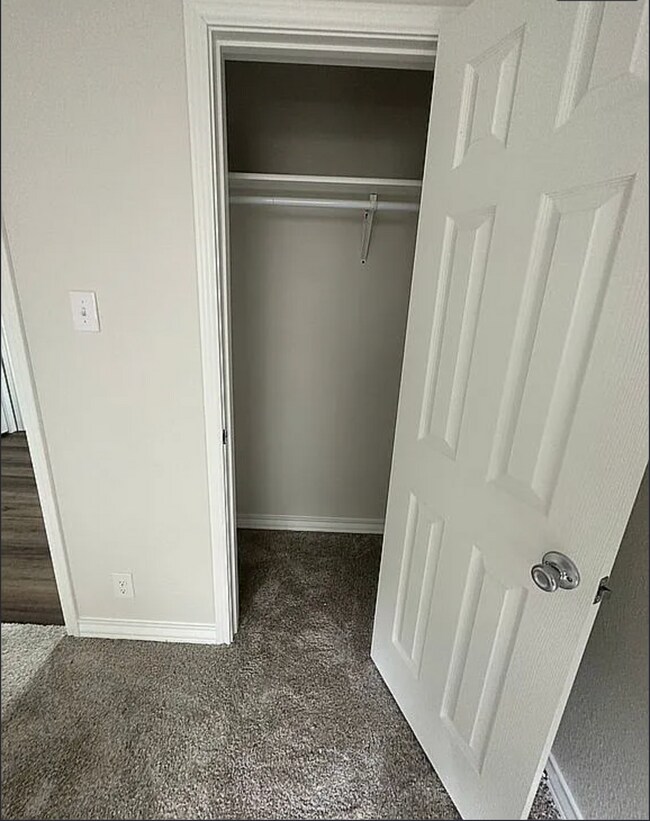 Building Photo - 9711 Chelsea Cir