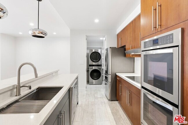 Building Photo - 515 Ocean Ave