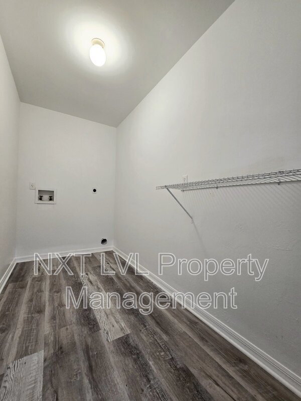 Building Photo - 1811 NE 2nd St