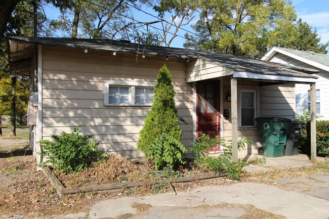 Building Photo - 1711 N Ball Ave