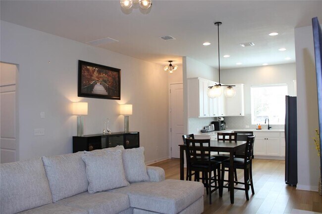 Building Photo - 15109 Casbah Dr