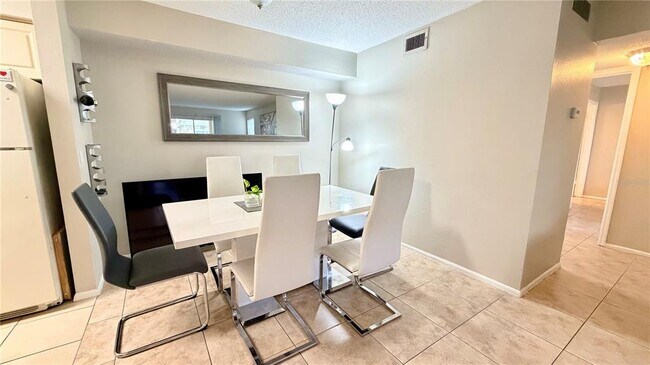 Building Photo - 9481 Highland Oak Dr