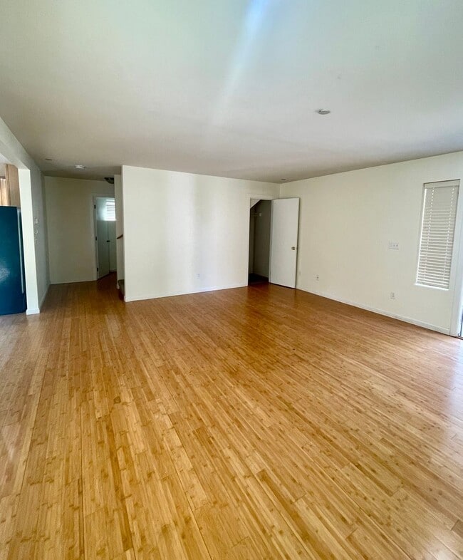Building Photo - 3 Bedroom Home in DuPont