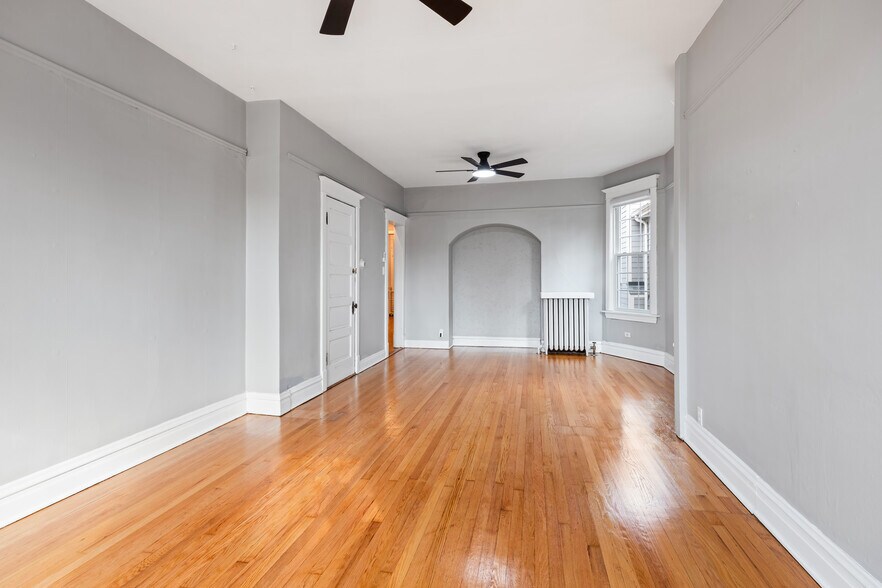 Building Photo - 3915 N Seeley Ave