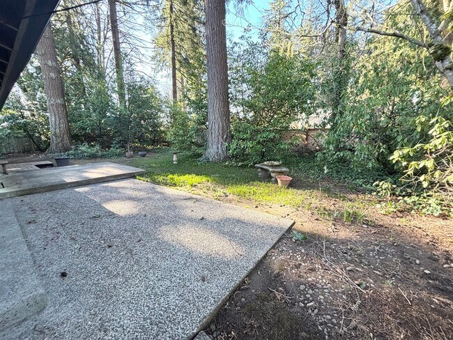 Building Photo - Lovely 2BD, 2BA Home In Lake Oswego with Lake Access!!