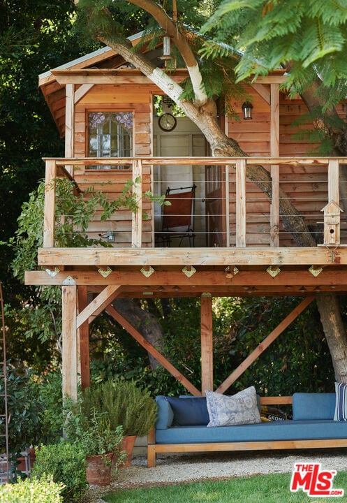 Building Photo - 7475 Hillside Ave