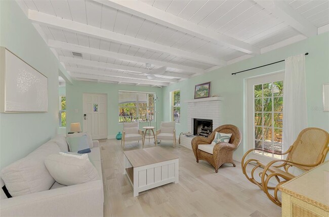 Building Photo - 5253 Avenida Del Mare