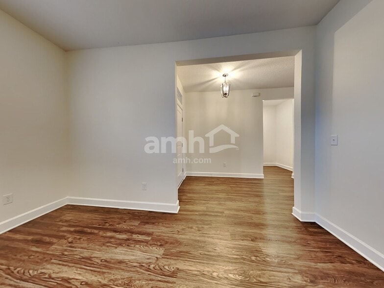 Building Photo - 646 Welcome Home Dr