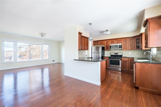 Building Photo - 1320 Mamaroneck Ave