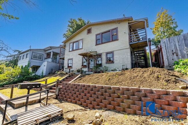 Building Photo - 517 Alhambra St