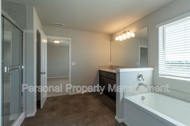 Building Photo - 1708 NE Pioneer Ln