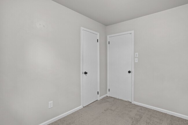 Building Photo - 913 Laredo Ct