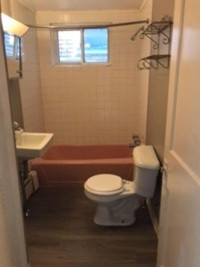 Building Photo - 3 bedroom 1 bathroom