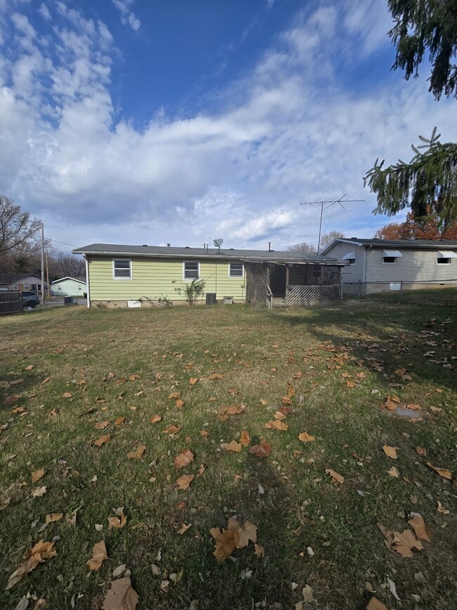 Building Photo - 1320 E Livingston St