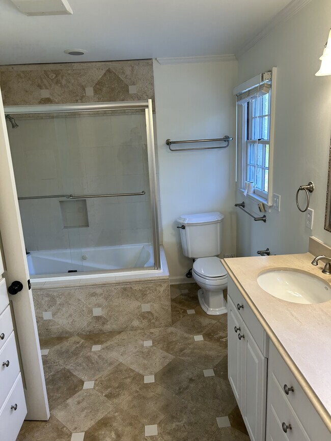 Building Photo - 6035 Riverside Dr