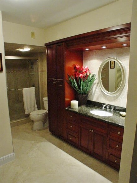 Master bath - 405 N Ocean Blvd