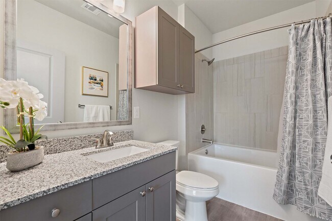 Building Photo - 1101 Halsey Dr