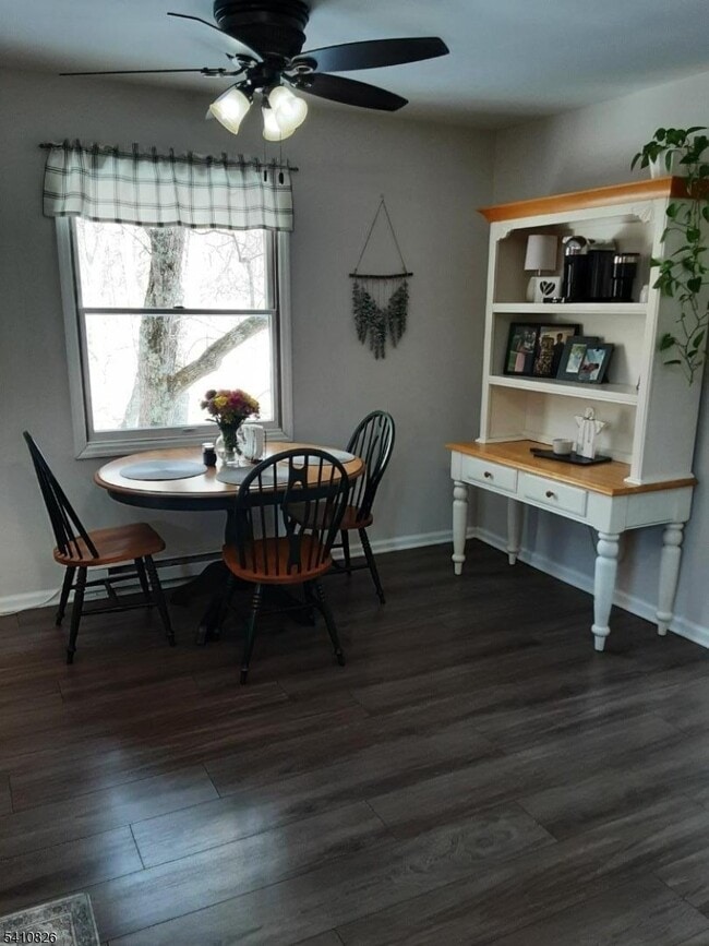 Building Photo - 309 Mountain Lake Rd