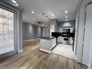 Building Photo - 7575 Kirby Dr