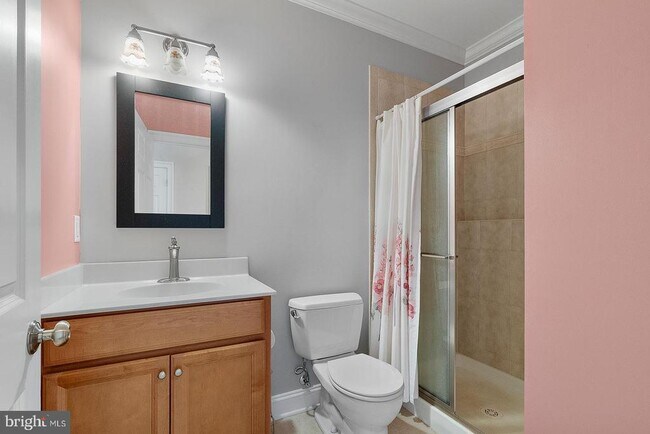 Building Photo - 25 E Boscawen St