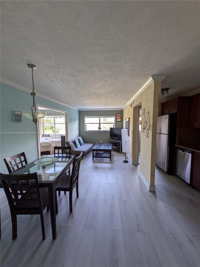 Primary Photo - 1881 Washington Ave