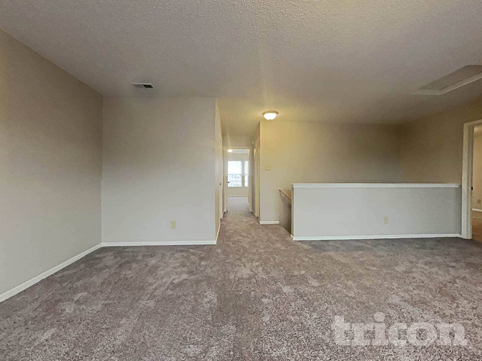 Building Photo - 1618 Howell Dr