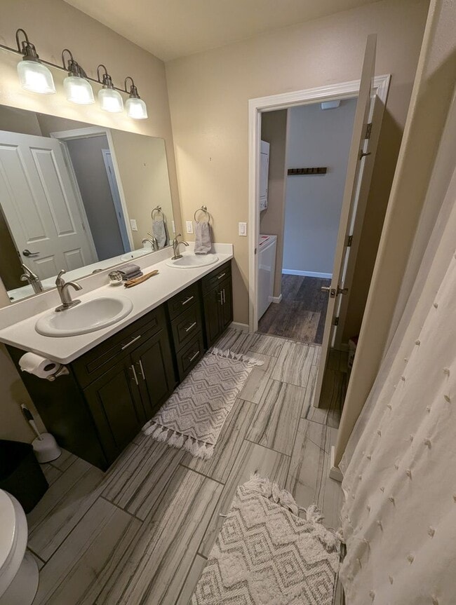 Building Photo - 2BD/1.5BA, Valley Condo, Utilities Include...