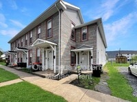 Building Photo - 422 E Bald Eagle St