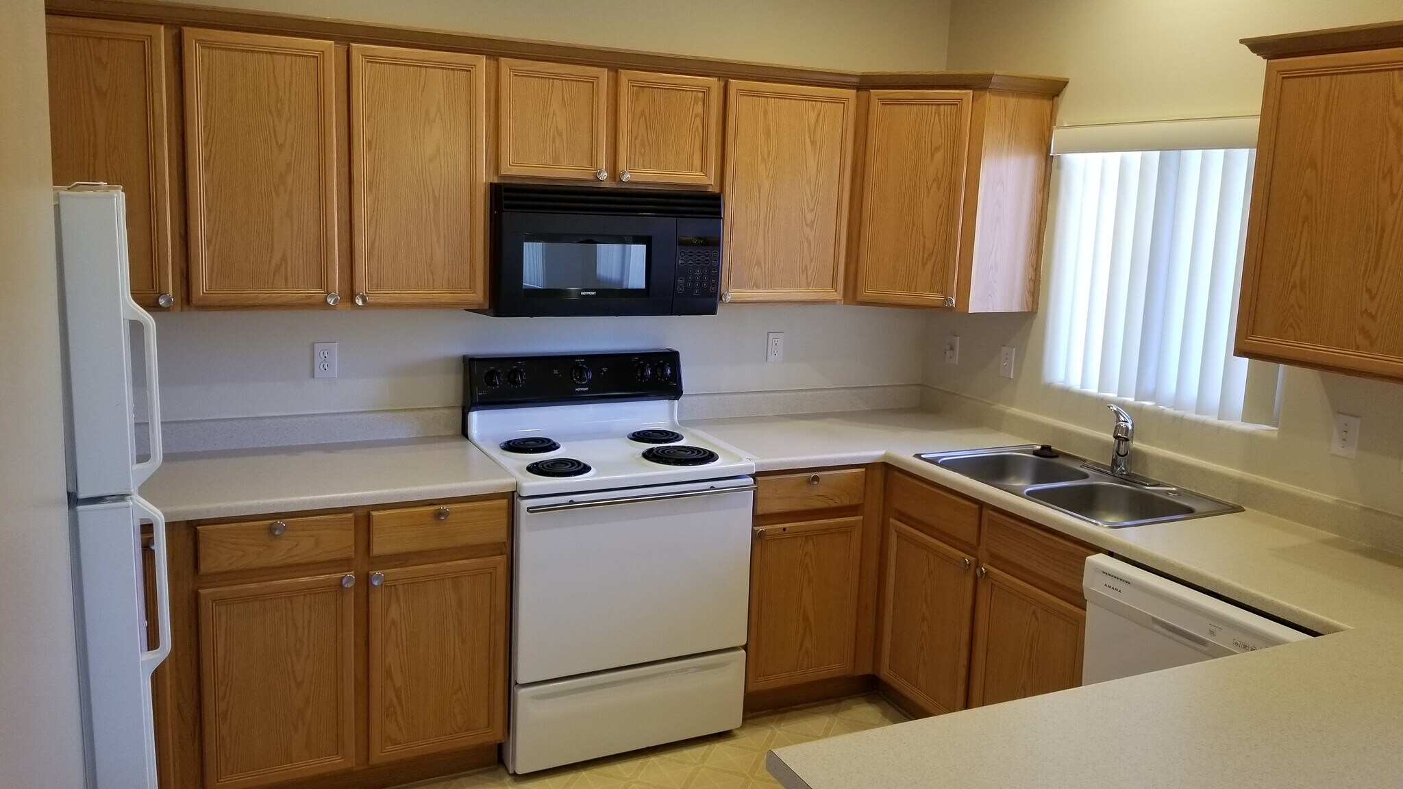 Kitchen - 724 Hardy Way