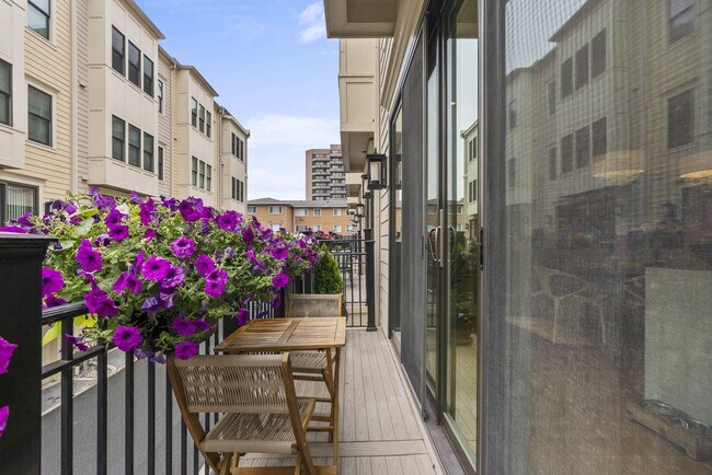 Building Photo - 1520 16th Ct N