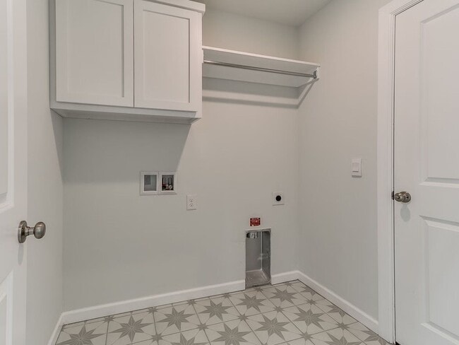 Building Photo - 1st Month Free - Stunning New Home!