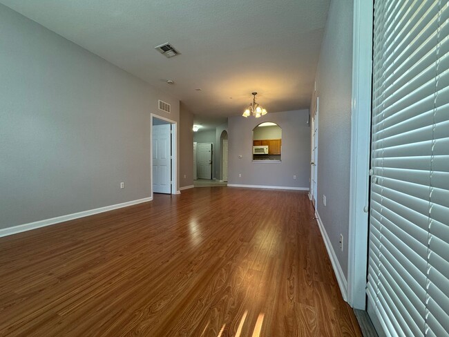 Building Photo - 3 Bedroom 2 Bath Condo In Ventura At Stone...