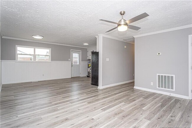 Building Photo - 2701 Daly Ave
