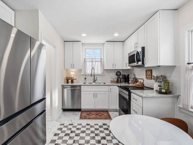 Building Photo - 3746 Northwood Rd