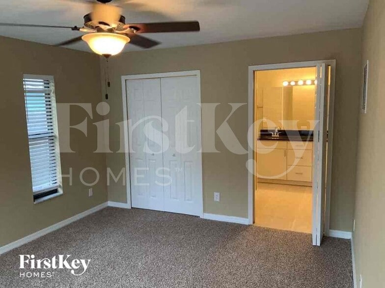 Building Photo - 233 SW 38th St