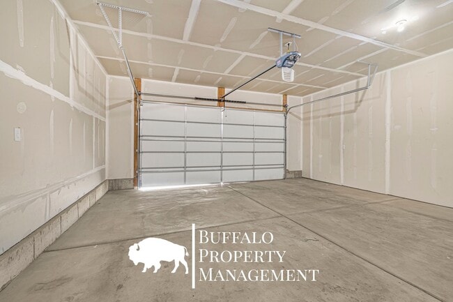 Building Photo - 4215 Roy Cir