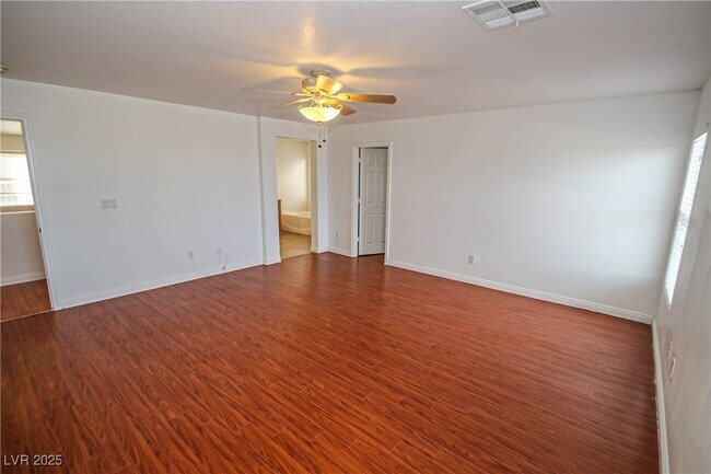 Building Photo - 132 Cadrow Castle Ct