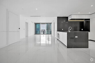 Building Photo - 300 Biscayne Blvd Way