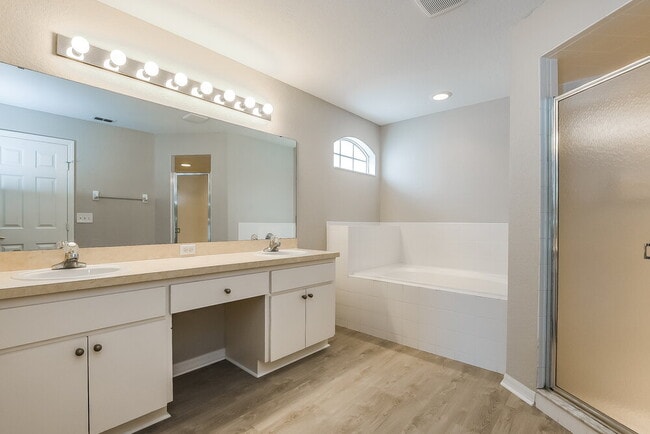 Building Photo - 7134 Summit Dr