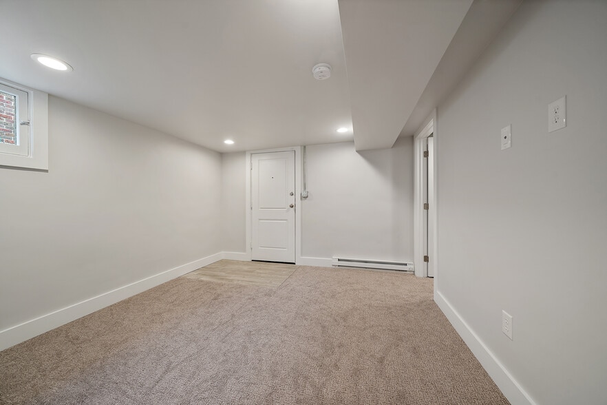 Living Room - 4451 N Clay St