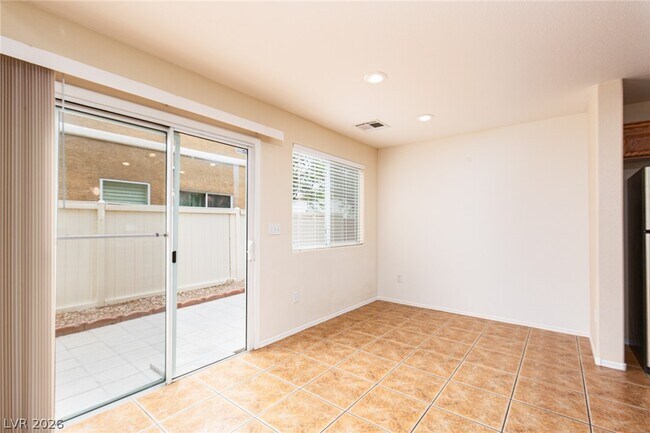 Building Photo - 9933 Carrizo Springs Ave