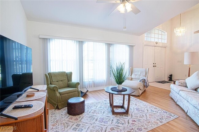 Building Photo - 3032 SW 10th Ave